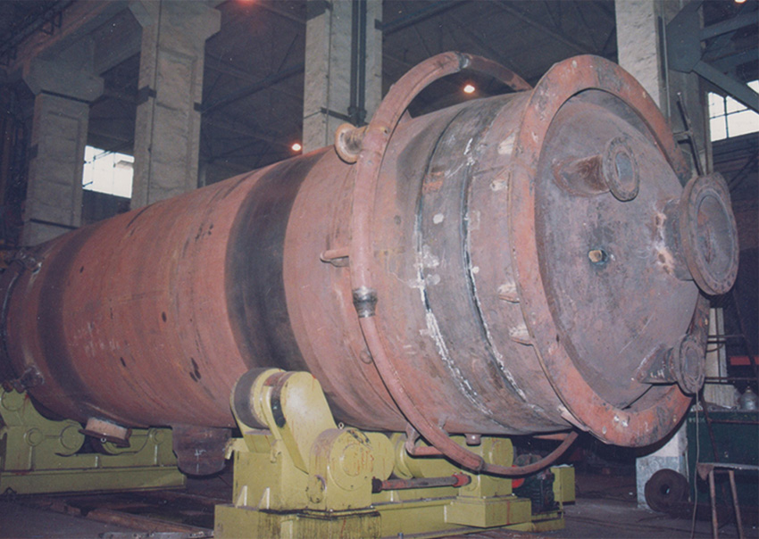  1998年我公司为齐鲁石化炼油厂制造的重整反应器